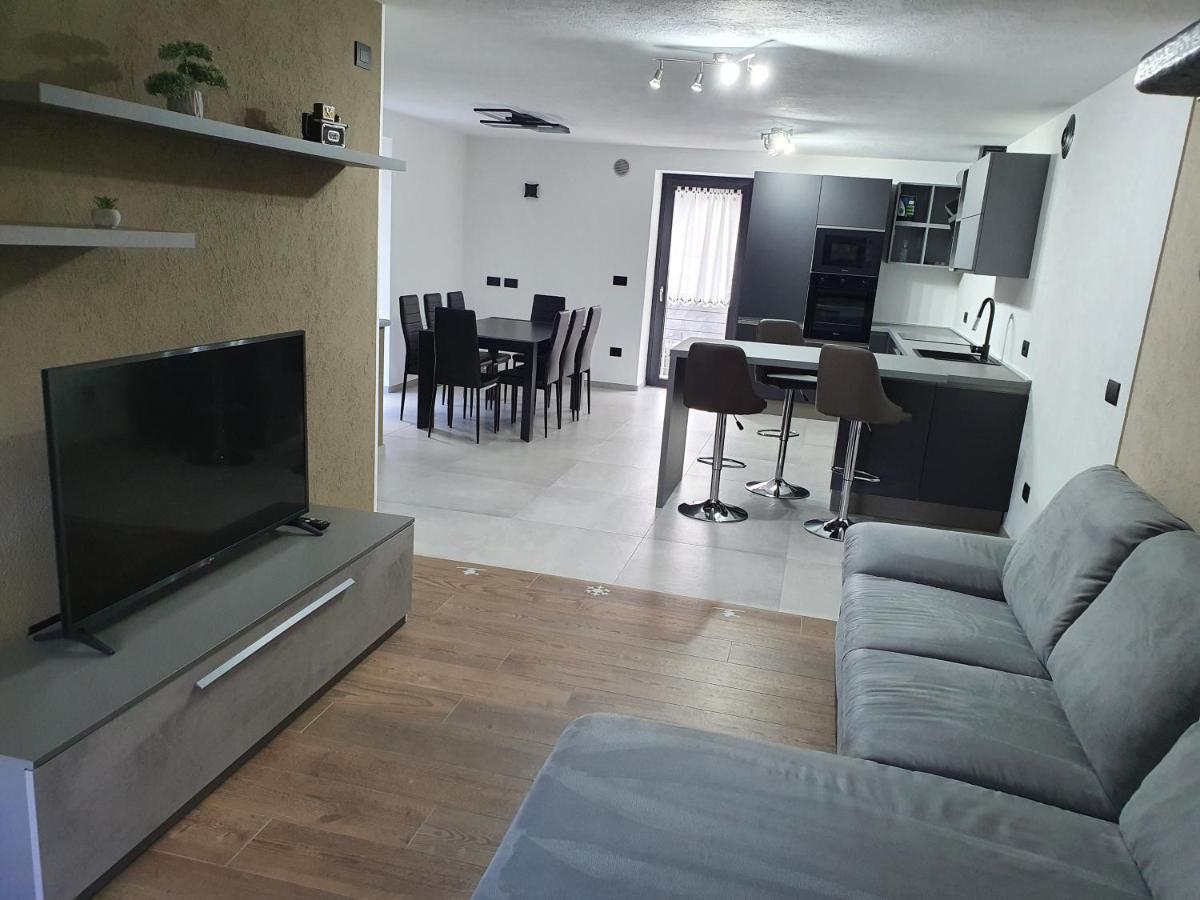 Casa Vacanza Lo Nano Fenis Exteriör bild