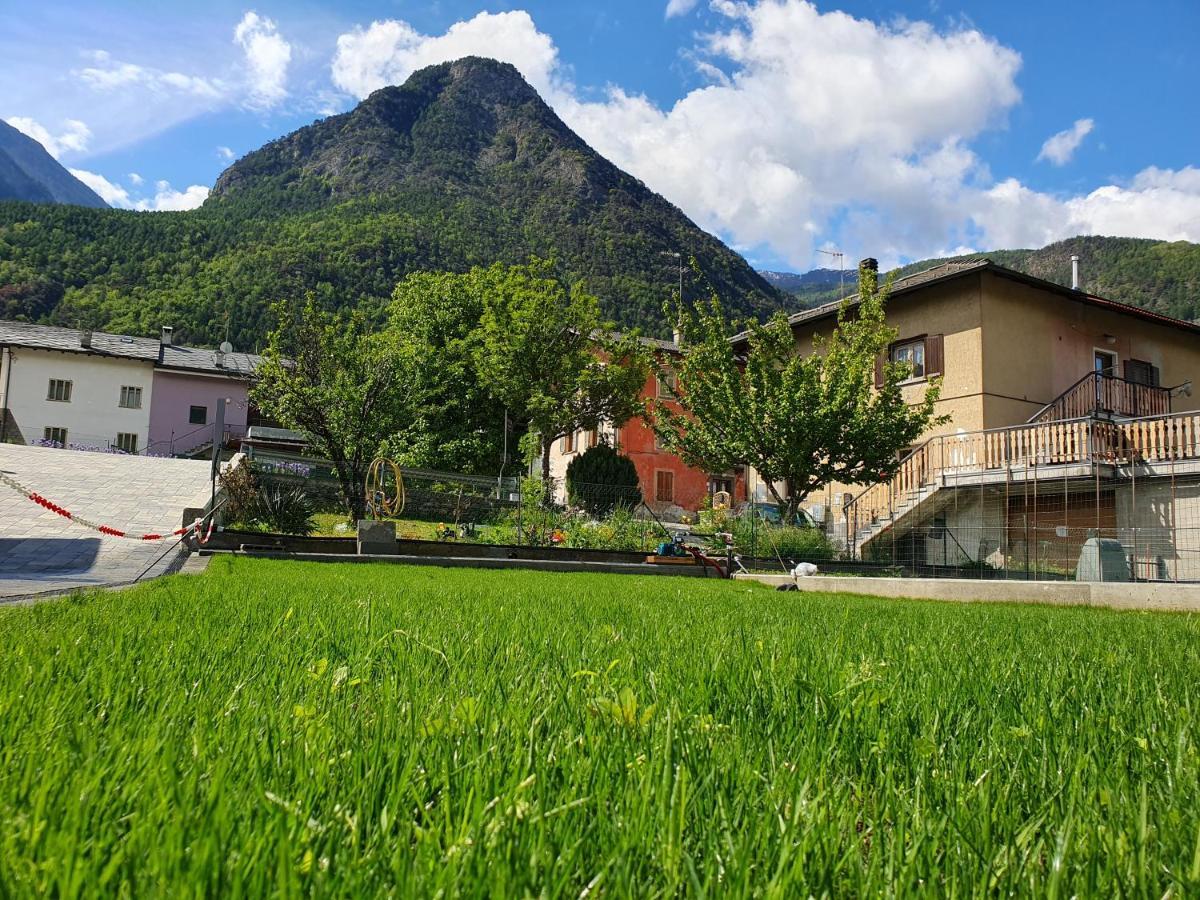 Casa Vacanza Lo Nano Fenis Exteriör bild