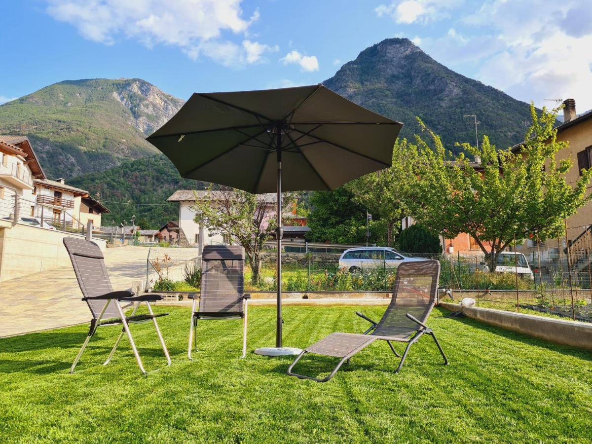 Casa Vacanza Lo Nano Fenis Exteriör bild